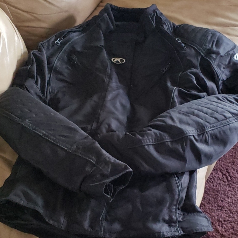 Motorcycle riding jacket